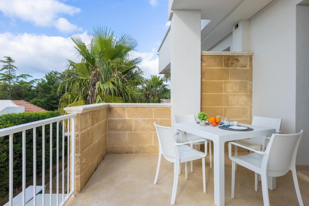Aparthotel Residence Ludovica - Piscina Panoramica Vista Mare سانتا ماريا أل بانيو المظهر الخارجي الصورة